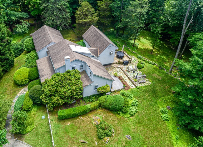 Photo - 896 Westport Rd House