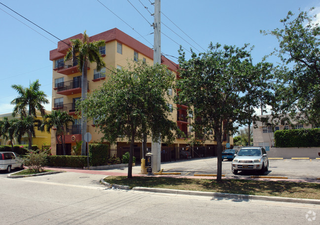 Building Photo - 6960 Rue Vendome Rental