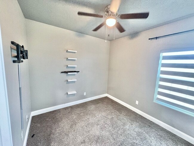 Photo - 930 E Glorietta Dr