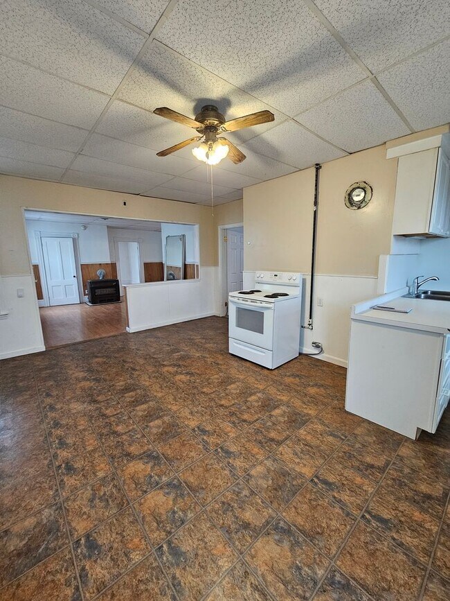 Photo - Spacious 3 Bedroom, 1 Bath Apartment Unit 2