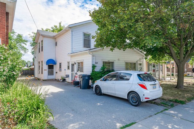 Building Photo - 567 Woolwich St Unit 1
