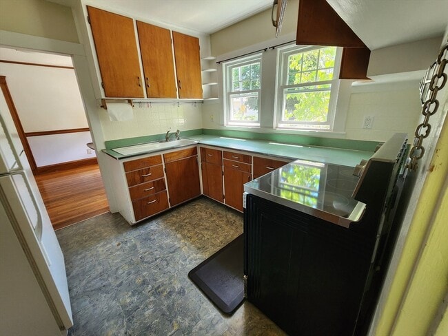 Photo - 35 Bowker St