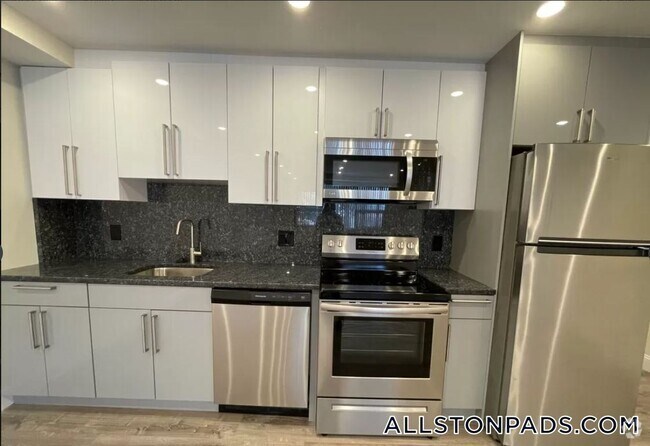 Building Photo - 1028 Commonwealth Ave Rental
