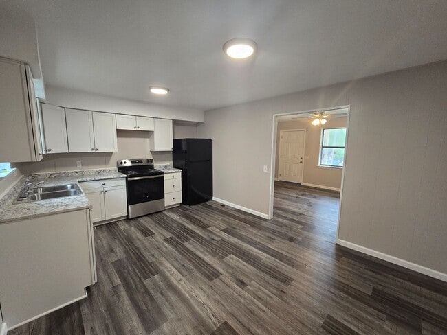 Photo - 4 Bed/ 1.5 Bath in Batesville