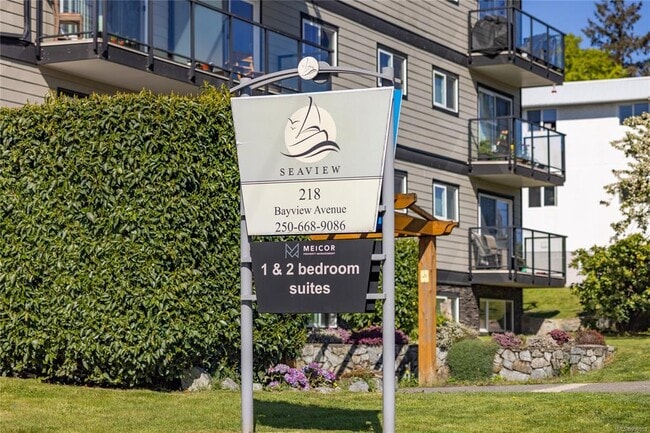 Photo - 218 Bayview Ave