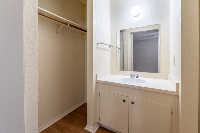 Photo - College Park Apartments Unidad 3C