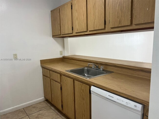 Photo - 8610 N Sherman Cir Unidad 504