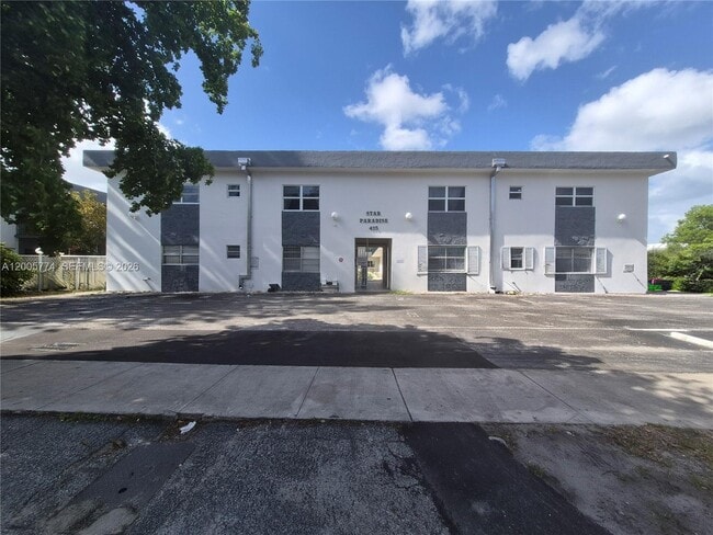 Building Photo - 415 NE 2nd St Unit 202