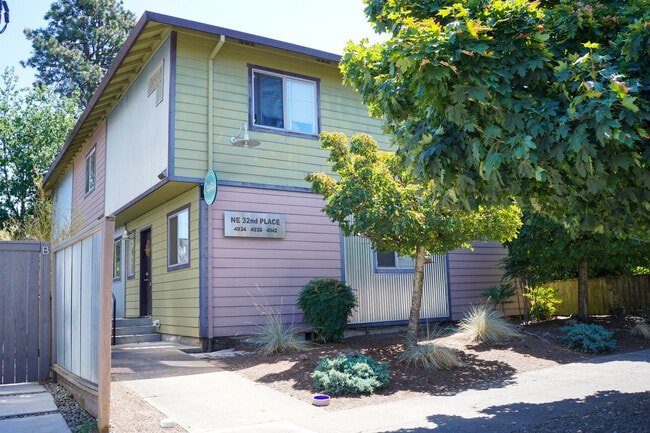 Alberta Arts Contemporary-Cool 2-Level Tow... - Alberta Arts Contemporary-Cool 2-Level Tow... Apartment Unit 4938