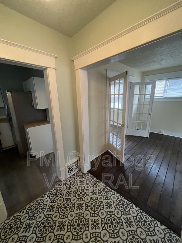 Photo - 555 Brittain Rd