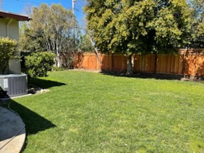 Photo - Lovely 3 Bedroom with spacious yard. Great location!