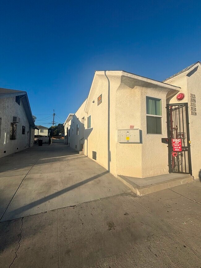 Photo - 329 1/2 E Gage Ave