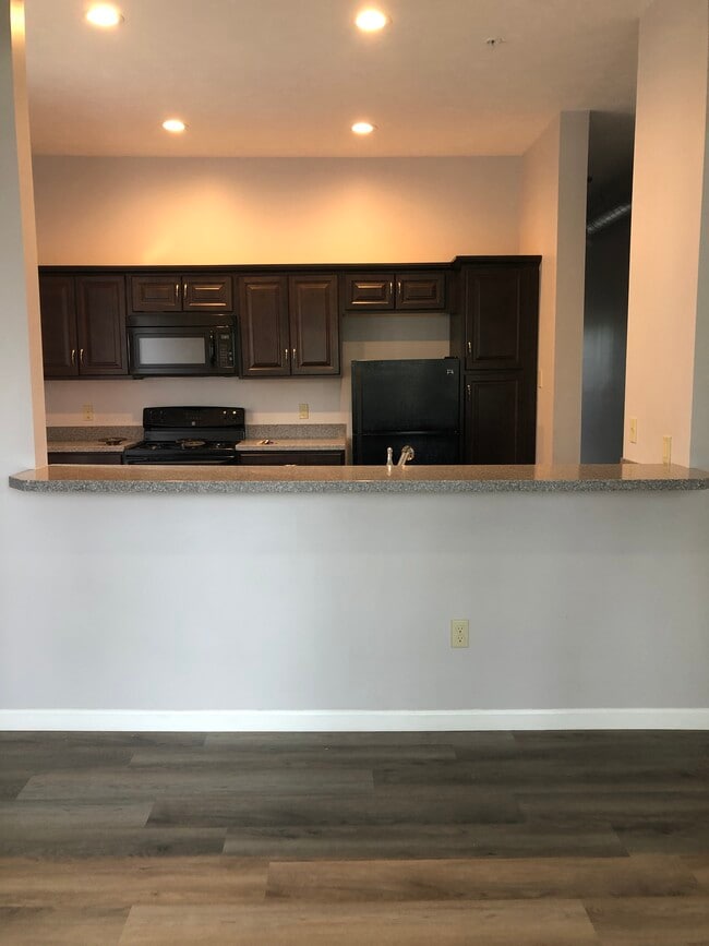 Photo - 437 W 6th St Unit 3