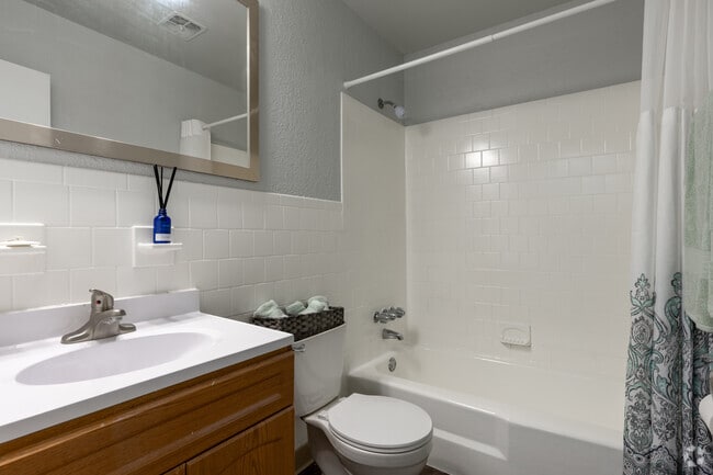 2BR, 1BA - 840SF - Bathroom
