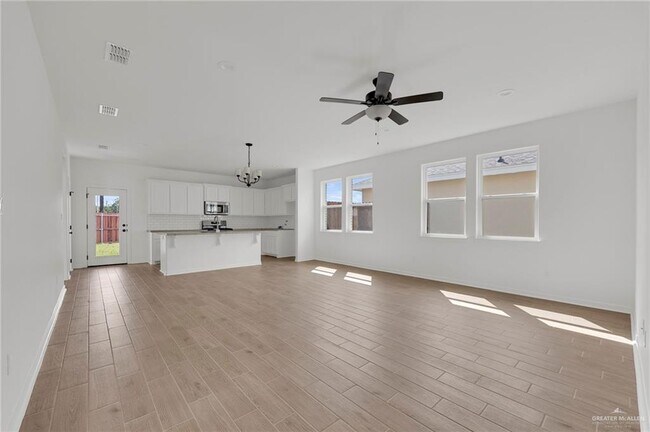 Photo - 18 N Day Lily Ave