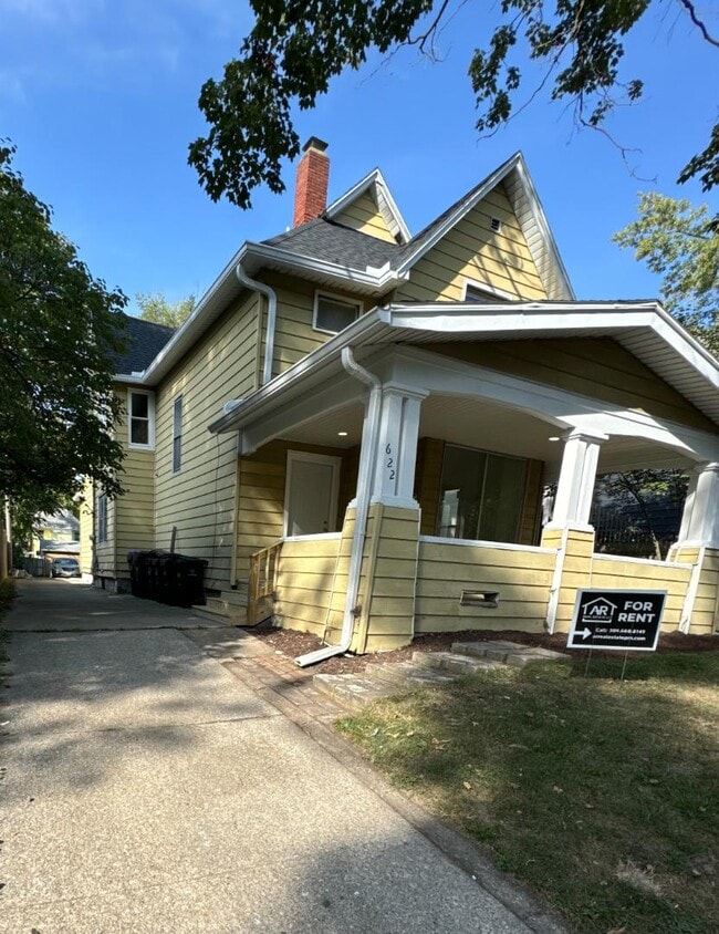 622 E Locust St