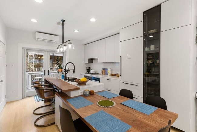 Photo - 62 Bolton St