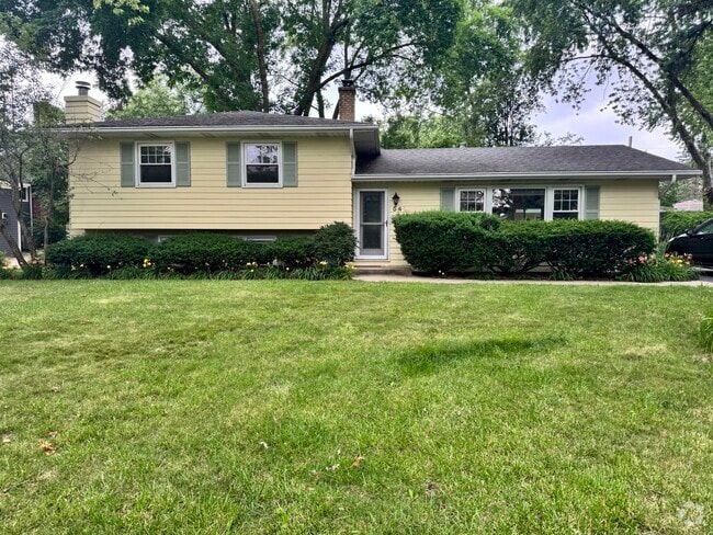 Building Photo - 541 Cypress Dr Rental