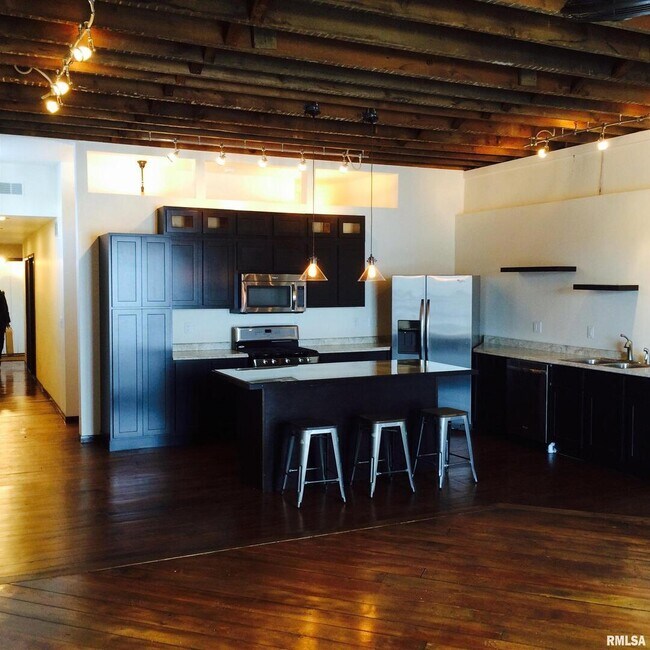 Photo - 106 N Main St