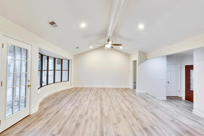 Photo - 2120 Wychwood Dr