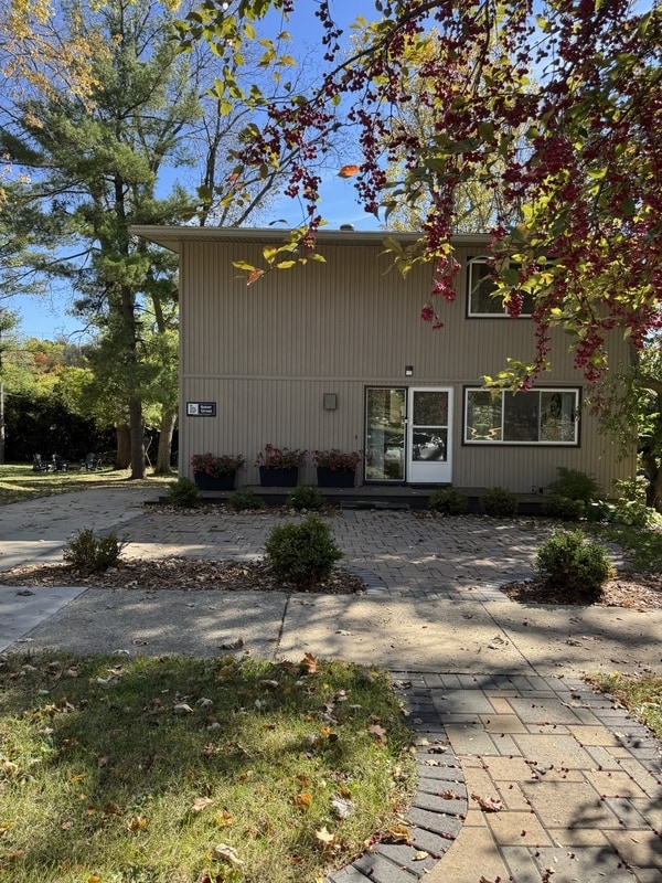 Building Photo - 1712 Traver Rd