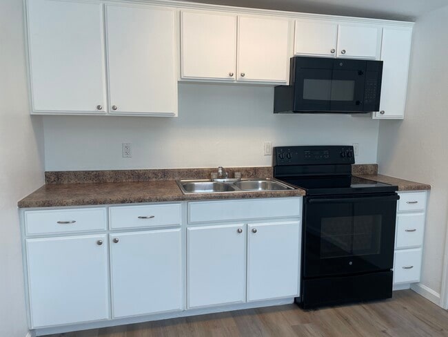Photo - 1529 E Sunnyside Dr Townhome