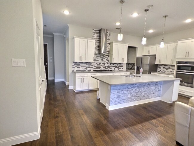 Photo - 557 Reale Dr