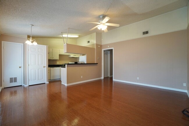 Building Photo - 618 W 51st St Unit 104