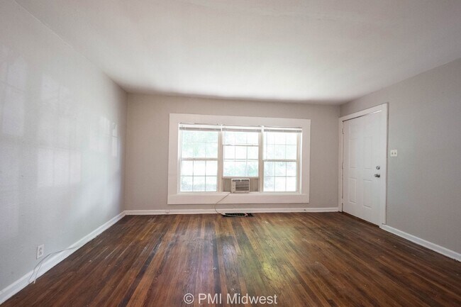 Photo - 2825 E 36th St