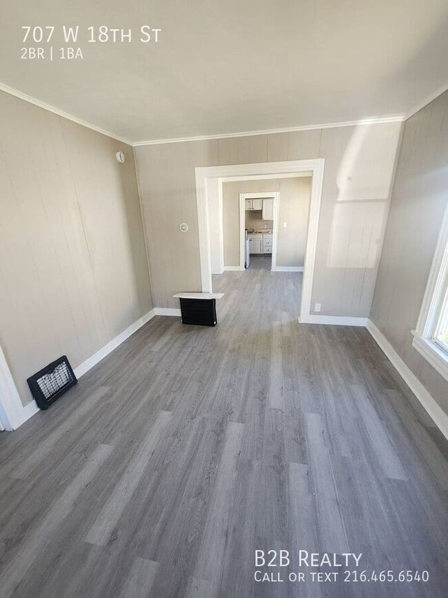 Photo - 707 W 18th St