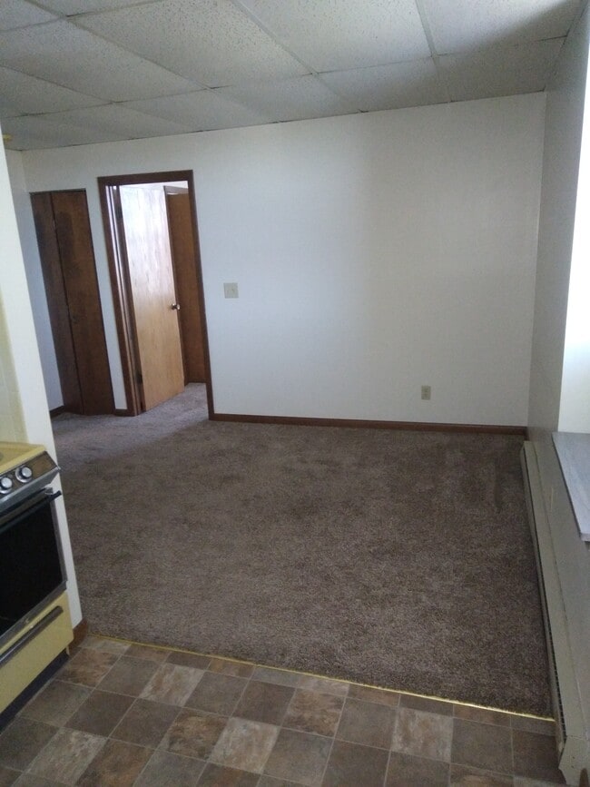 Swing's Leisure Apartments Galesburg, IL