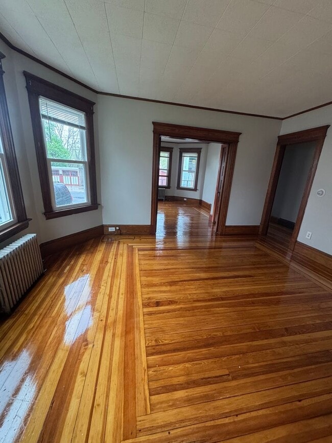 Building Photo - 64-66 Ames Ave Unit 64 First Floor