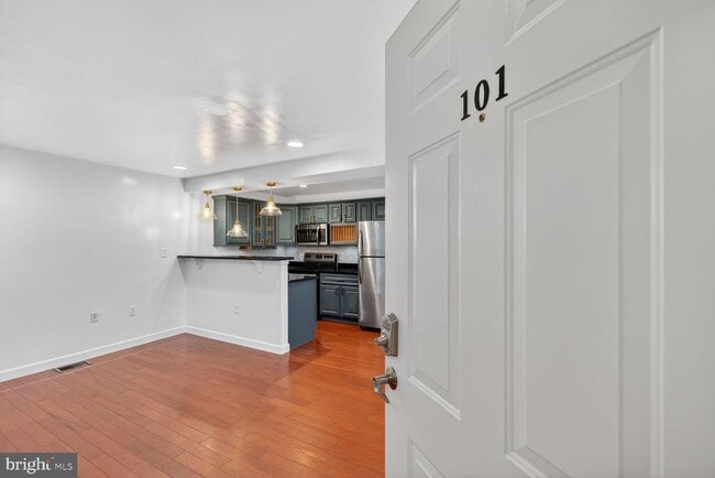 Building Photo - 2913 8th St SE Unit 3101