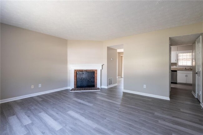 Photo - 580 Downing St