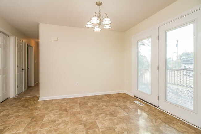 Photo - 401 Wildwood Dr