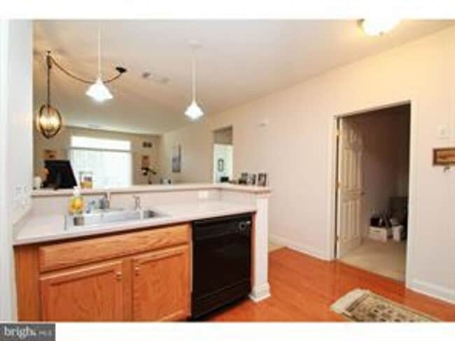 200 W Elm St