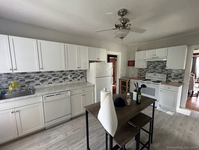 Building Photo - 458 Hillside Ave Rental