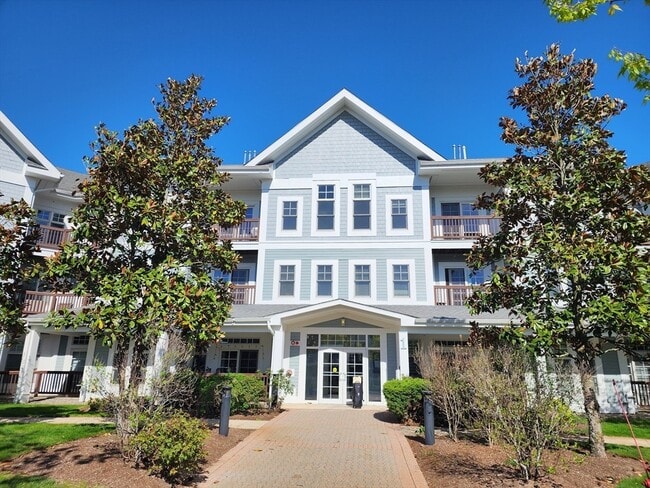 Building Photo - Commerce