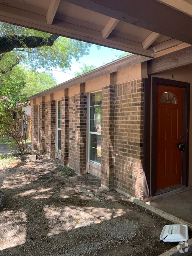 Building Photo - 1923 Nicole Cir Rental