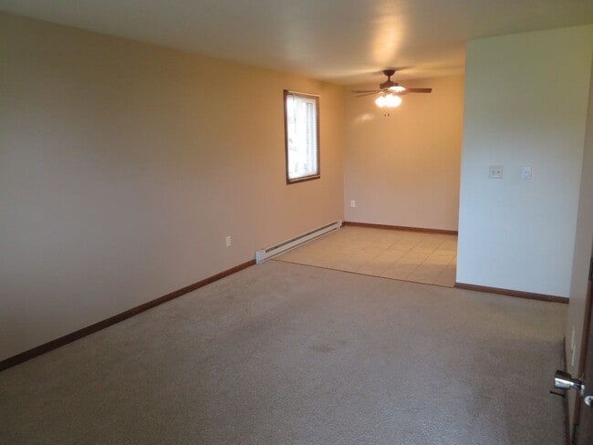 Building Photo - 638 W State St Unit 638 Apt#10