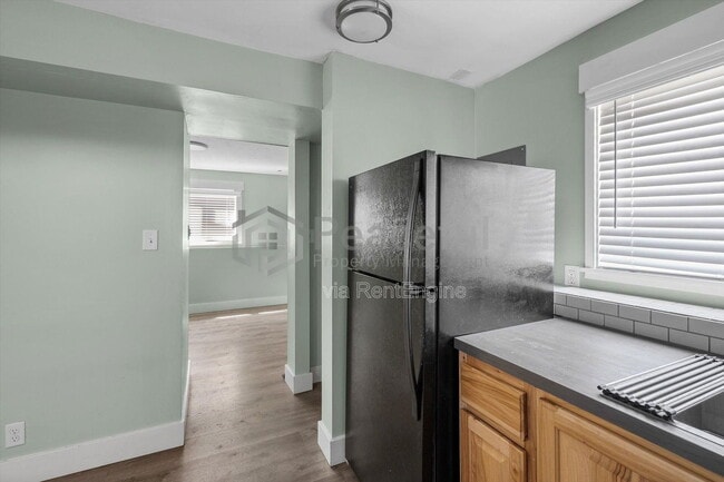 Photo - 1425 Mandalay Rd W Unit B2