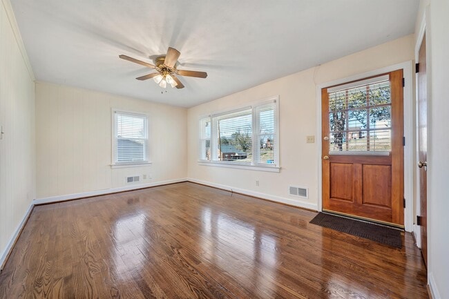 Photo - 4310 Tyree Rd NW