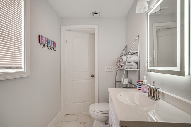 Photo - 25 Biscayne Blvd