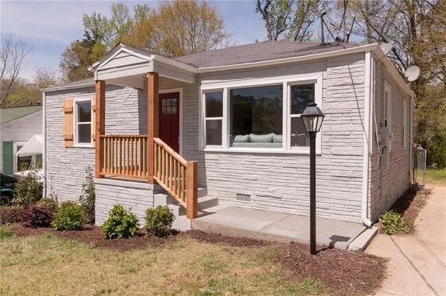 Photo - 2221 Larchwood Rd SW