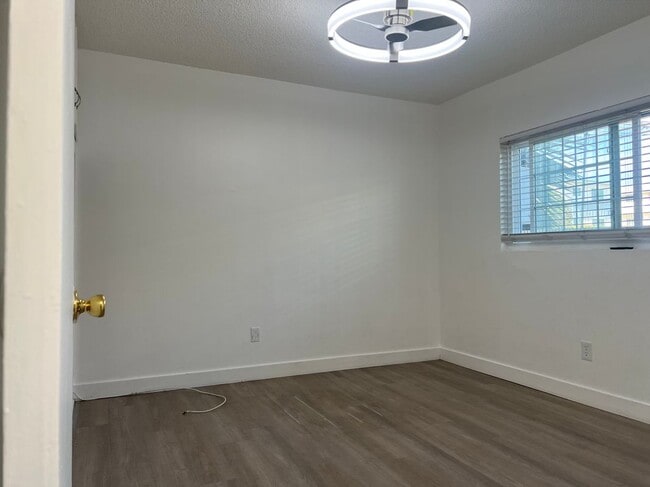 Photo - 2604 Mathews Ave Unidad 1