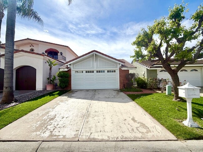 Building Photo - 3 Bedroom 2 Bathroom Home with Private Dock Lakefront Living with Stunning Views