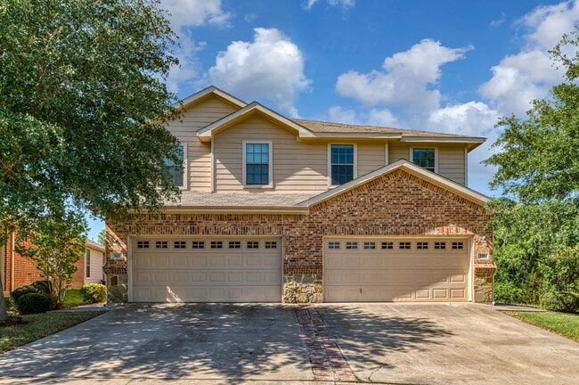 Photo - AVAILABLE NOW! Beautiful 3 Bedroom Duplex located in Lavon,Texas!