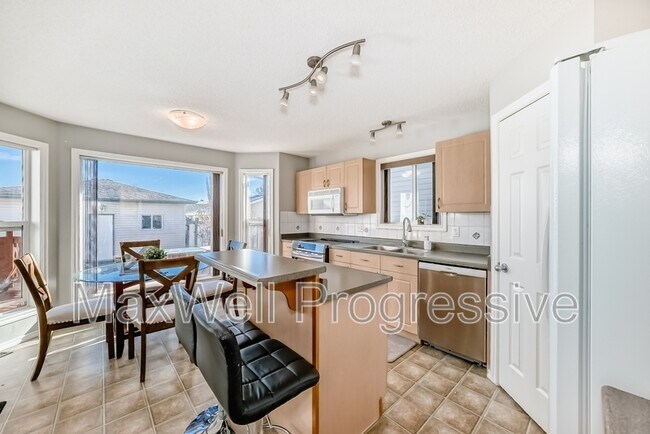 Photo - 9135-9213 213 St NW