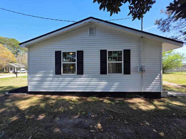 Photo - 1001 James St