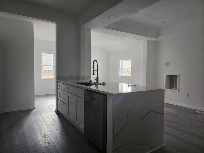 Photo - 94 Hampton Roads Ave